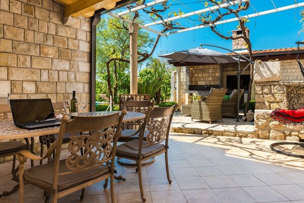 Outdoor dining