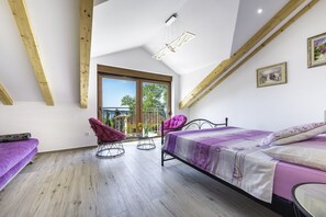 3 bedrooms, iron/ironing board, travel crib, free WiFi