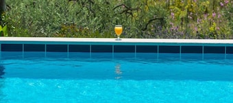 Villa Harmonia con patio y piscina compartida.
