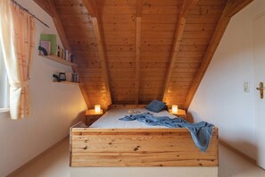 3 bedrooms, iron/ironing board, travel crib, free WiFi