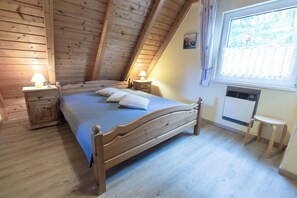 3 bedrooms, iron/ironing board, travel cot, free WiFi