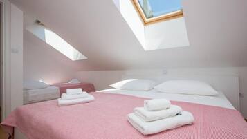 1 bedroom, iron/ironing board, free WiFi