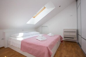 1 bedroom, iron/ironing board, free WiFi