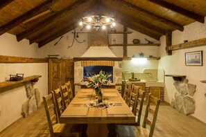 Dining - Villa Falcon Rook - Four-Bedroom Villa with Terrace and Swimming Pool (Dubravka)