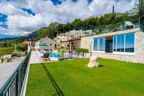 Pool - Villa Falcon Rook - Four-Bedroom Villa with Terrace and Swimming Pool (Dubravka)