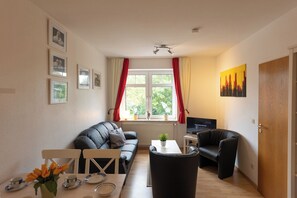 Tv, böcker och en stereo