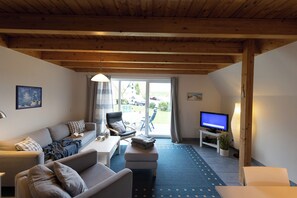 TV, stereo - Vacation home Merle. Picturesque and comfortable. (Wurster Nordseeküste)