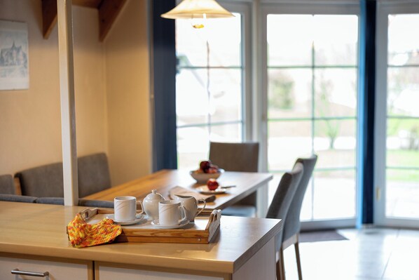 Dining - Vacation home Lale Andersen 26, relaxing and close to the beach. (Wurster Nordseeküste)