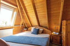 3 bedrooms, iron/ironing board, travel crib, free WiFi