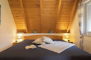 3 bedrooms, iron/ironing board, travel cot, free WiFi - Vacation home Sprenger LA9. On the dyke and with a sun terrace. (Wurster Nordseeküste)