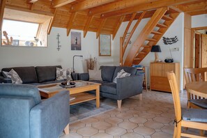 Fernseher, Kamin, DVD-Player, Stereoanlage