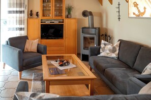 Fernseher, Kamin, DVD-Player, Stereoanlage
