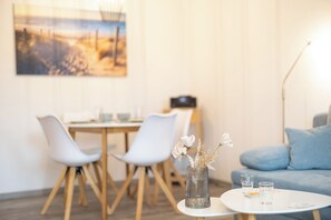 Dining - Vacation apartment Lili Marleen 3-20, peaceful and with a sun terrace. (Wurster Nordseeküste)