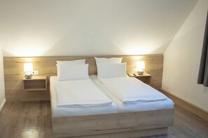1 bedroom, desk, free WiFi, bed sheets