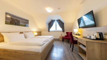 1 bedroom, desk, free WiFi, bed sheets