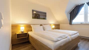 1 bedroom, desk, free WiFi, bed sheets