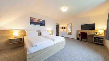 1 bedroom, desk, free WiFi, bed sheets