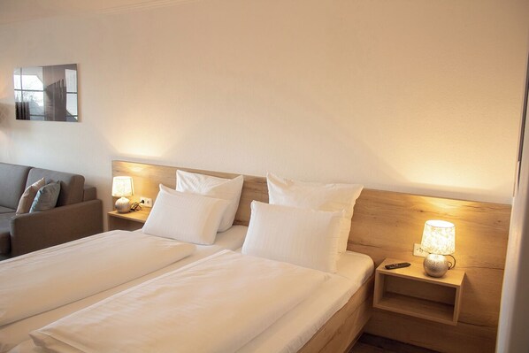 1 bedroom, desk, free WiFi, bed sheets - Studio 122. Cozy, modern and quiet. (Wurster Nordseeküste)