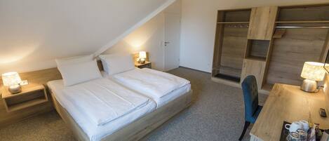 2 bedrooms, desk, free WiFi, bed sheets