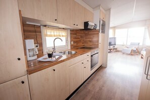 KĂŒhlschrank, Mikrowelle, Ofen, Herdplatte