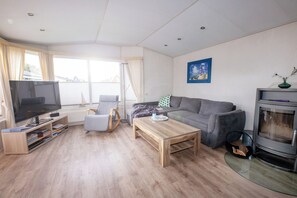 Fernseher, Kamin, DVD-Player, Stereoanlage