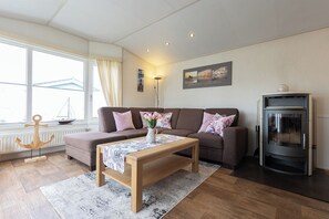 TV, fireplace, DVD player, stereo