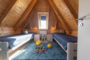 3 slaapkamers, een strijkplank/strijkijzer, reisbedje, gratis wifi