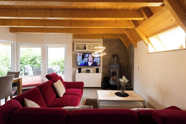 TV, lareira, DVD player, aparelho de som
