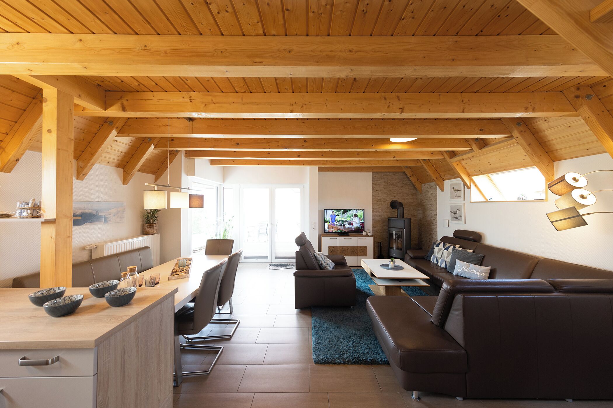 Tv, pejs, dvd-afspiller, stereoanlæg