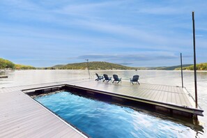 Pool - Spacious House with private hot tub, fire pit and free WIFI (Swanton)