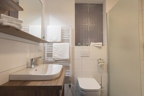 Douche, sèche-cheveux