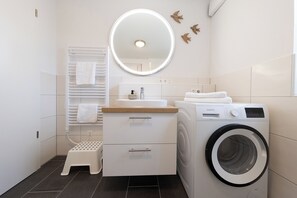 Interior - Vacation terraced house Moby Dick. On the dyke and salt marshes. (Wurster Nordseeküste)