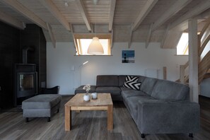 Fernseher, Kamin, DVD-Player, Stereoanlage