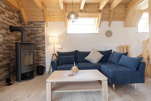 Fernseher, Kamin, DVD-Player, Stereoanlage