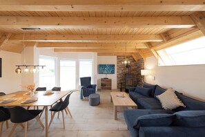 Fernseher, Kamin, DVD-Player, Stereoanlage