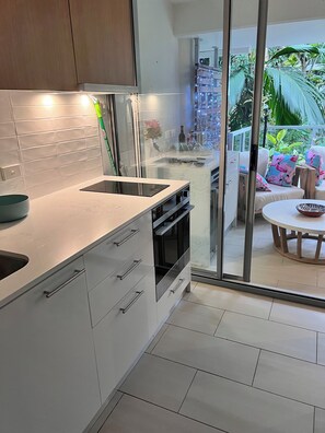 Interior - Tropical Paradise-Palm cove beachfront (Palm Cove)