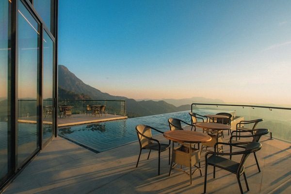 Infinity pool