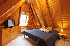 3 bedrooms, iron/ironing board, travel crib, free WiFi