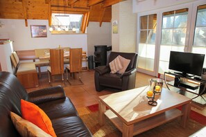 Fernseher, Kamin, DVD-Player, Stereoanlage