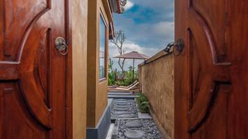 Pintu masuk properti