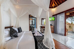 1 bedroom, Egyptian cotton sheets, premium bedding, desk - Umesari Villa Sebatu by Uniquecations (Sebatu)