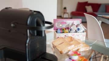 Kaffee und/oder Kaffeemaschine