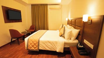 Soundproofing, iron/ironing board, free WiFi