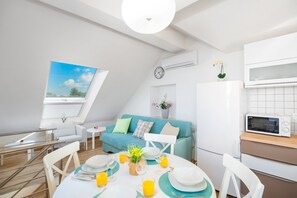 Interior - Holiday home Škrika -Three Bedroom Home with heated Pool and Jacuzzi (Skrip)