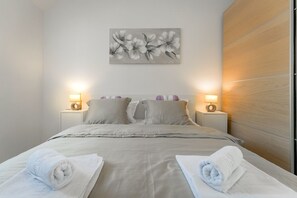 3 bedrooms, iron/ironing board, travel cot, free WiFi