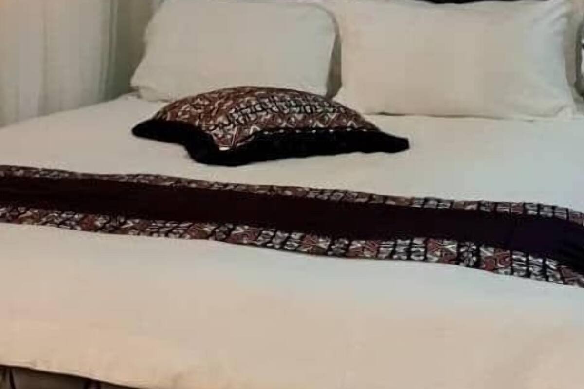 Caja de seguridad en la habitación y decoración personalizada