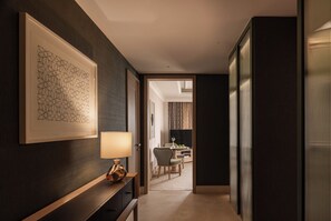 Minibar, Zimmersafe, Verdunkelungsvorhänge, Zustellbetten