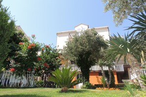 Esterni
