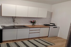 Fridge, oven, stovetop, toaster - Apartment Angelina - Three Bedroom Apartment with Balcony and Sea View (Dubrovnik)