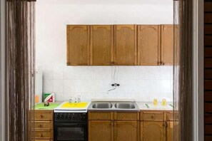 Fridge, oven, stovetop, toaster
